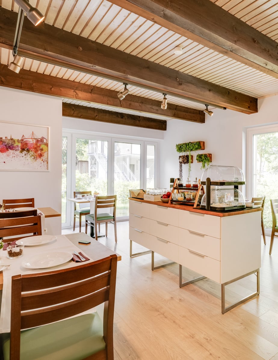 Der Frühstücksraum im Hotel und Pension Haus Biederstaedt in Niedersachsen, Ottersberg