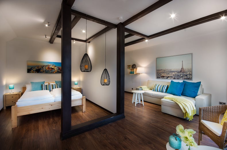 Die gemütliche Junior Suite liegt im Erdgeschoss mit Blick auf den Garten.