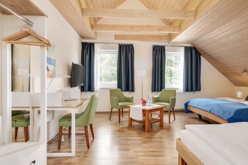 Unsere zwei neuen großen Tiny Häuser im Grünen sind als voll eingerichtetes Apartment oder Studio buchbar.