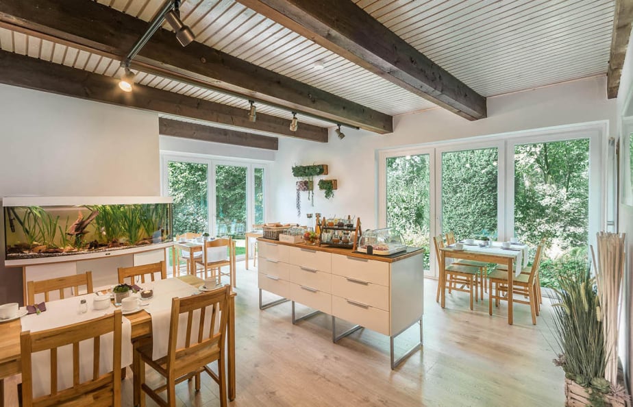 Der Frühstücksraum im Hotel und Pension Haus Biederstaedt in Niedersachsen, Ottersberg